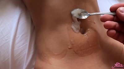 Globoko fafanje in strasten seks od blizu - Požrta sperma